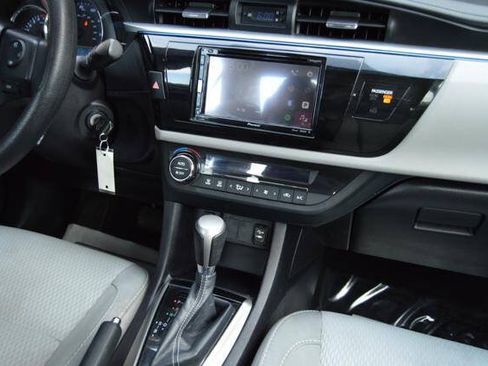 Used 2015 Toyota Corolla LE FWD image 20