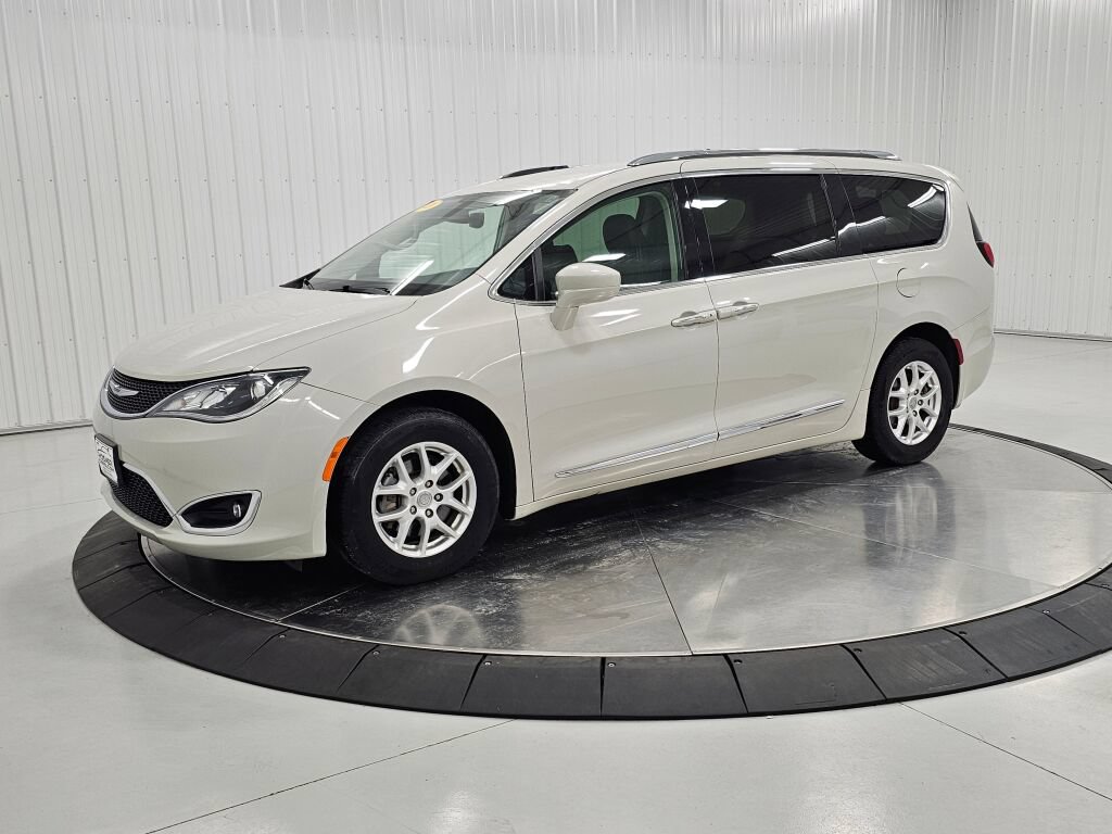 Used 2020 Chrysler Pacifica Touring-L FWD image 1