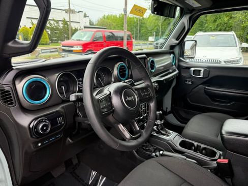 Used 2023 Jeep Wrangler Unlimited w/ Sun & Screen Package AWD/4WD image 11