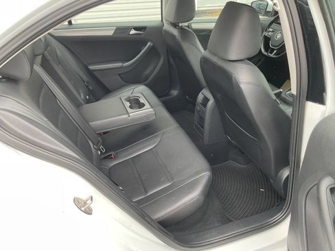 Used 2017 Volkswagen Jetta SE image 21