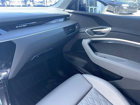 Used 2024 Audi Q8 e-tron Prestige image 14