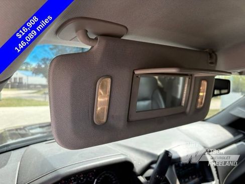 Used 2017 GMC Yukon XL SLT w/ Open Road Package AWD/4WD image 24