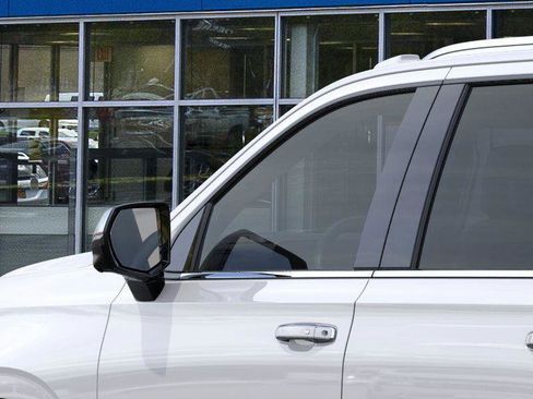 New 2025 Chevrolet Suburban Premier w/ Sun And Tow Package AWD/4WD image 12