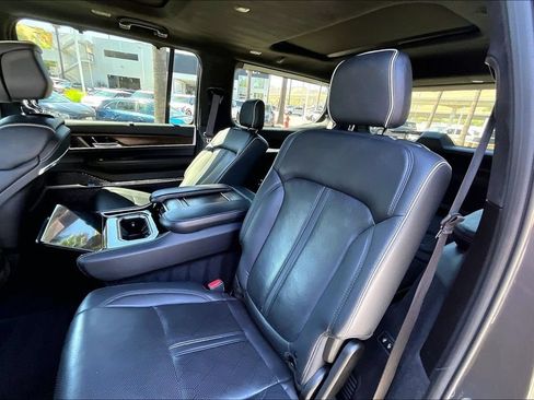 Used 2022 Jeep Grand Wagoneer Series II AWD/4WD image 15