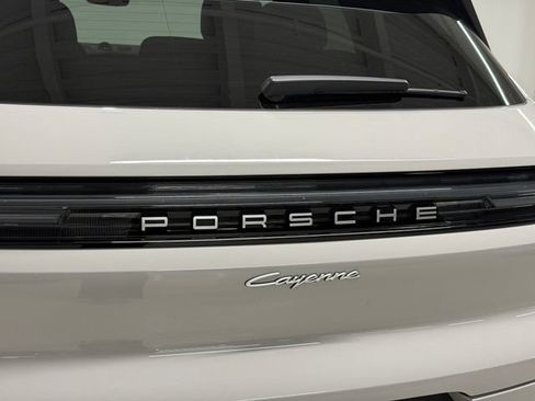 Certified 2026 Porsche Cayenne E-Hybrid AWD/4WD image 9