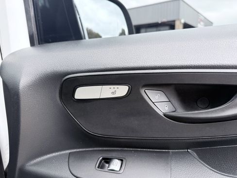 Used 2018 Mercedes-Benz Metris Passenger image 43