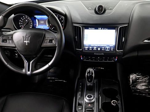 Used 2017 Maserati Levante image 23