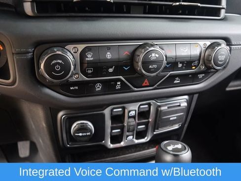 Used 2024 Jeep Wrangler Unlimited Sahara w/ Technology Group AWD/4WD image 11