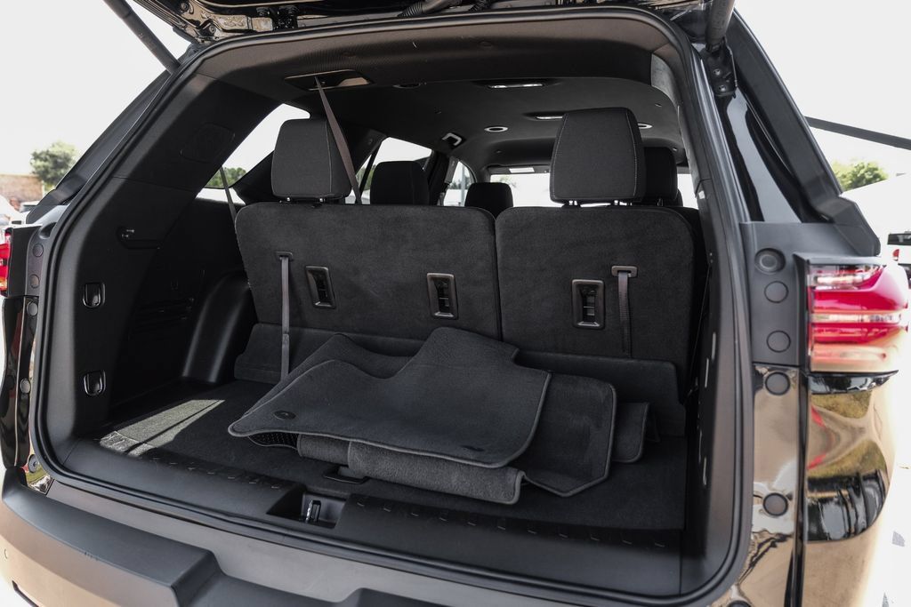 Used 2022 Chevrolet Traverse LT FWD image 56