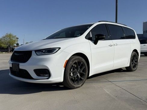 Used 2024 Chrysler Pacifica Touring-L w/ S Appearance Package FWD image 1