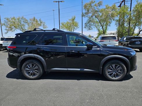 Used 2023 Nissan Pathfinder SV w/ SV Premium Package FWD image 4