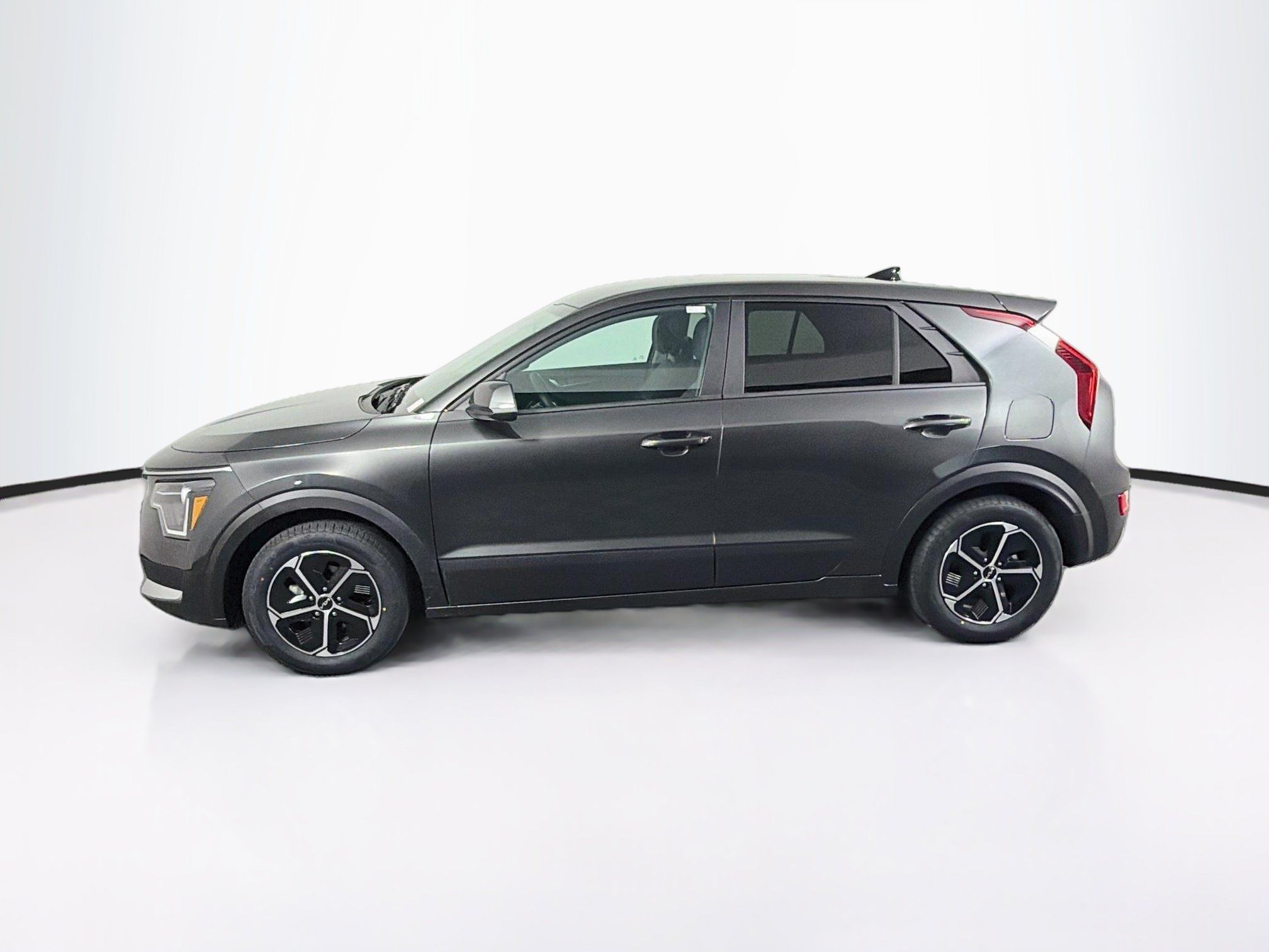 Used 2025 Kia Niro LX FWD image 4