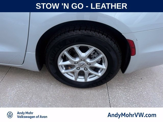 Used 2024 Chrysler Pacifica Touring-L FWD image 10