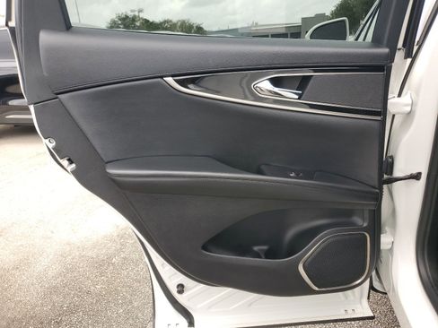 Used 2023 Lincoln Nautilus Standard w/ Premium Package image 12