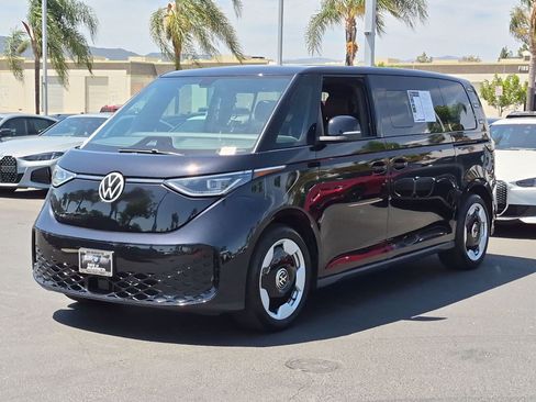 Used 2025 Volkswagen ID. Buzz Pro S RWD image 5