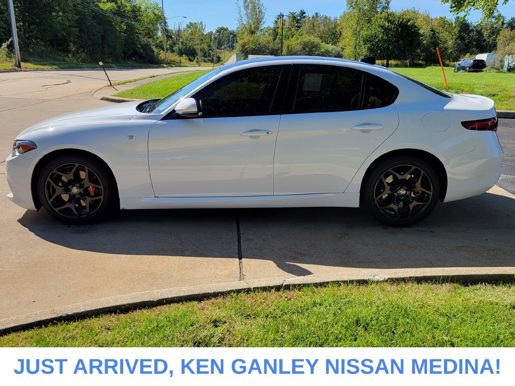 Used 2022 Alfa Romeo Giulia Ti AWD/4WD image 6