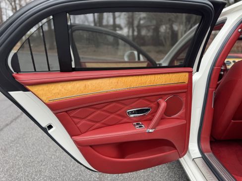 Used 2016 Bentley Flying Spur V8 image 28