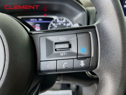 Used 2023 Nissan Rogue SV AWD/4WD image 17