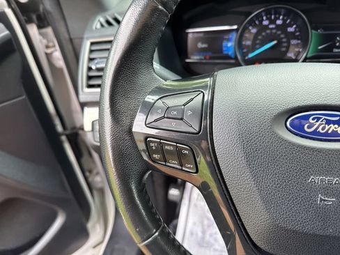 Used 2018 Ford Explorer XLT w/ Equipment Group 201A AWD/4WD image 17