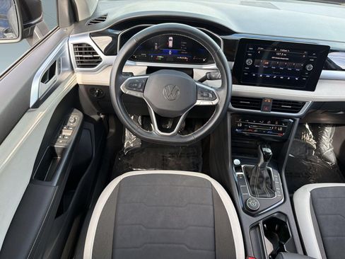 Used 2025 Volkswagen Taos SE AWD/4WD image 27