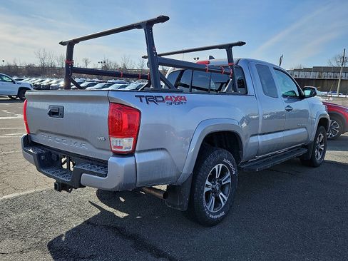 Used 2016 Toyota Tacoma TRD Sport w/ Towing Package image 7