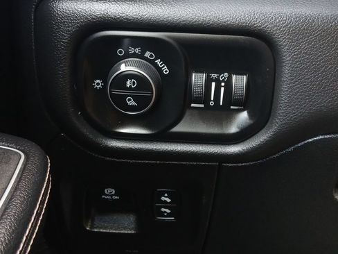 Used 2021 RAM 1500 Laramie AWD/4WD image 12