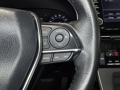 Used 2019 Toyota Avalon XLE w/ Moonroof Package FWD image 17