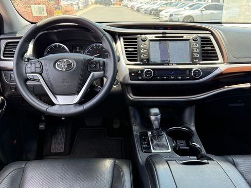 Used 2016 Toyota Highlander Limited FWD image 30