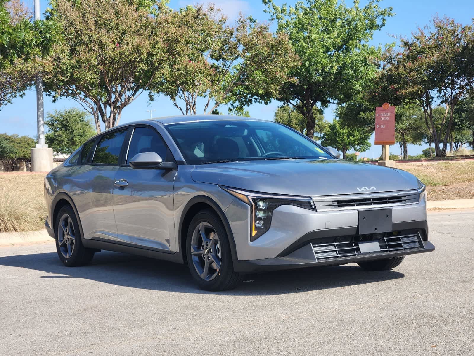 Certified 2025 Kia K4 FWD image 3