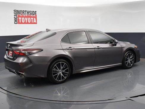 Used 2024 Toyota Camry SE image 4