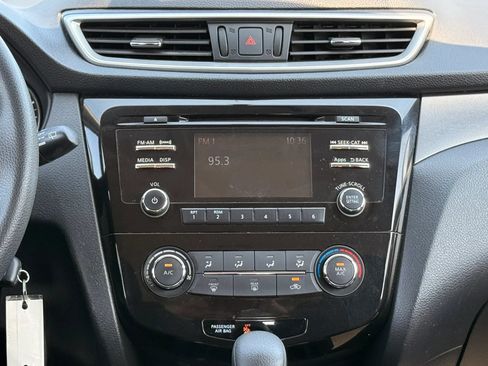 Used 2015 Nissan Rogue S AWD/4WD image 18