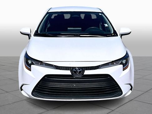 Used 2025 Toyota Corolla LE image 4