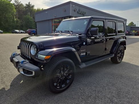 Used 2023 Jeep Wrangler Unlimited Sahara w/ Cold Weather Group AWD/4WD image 8