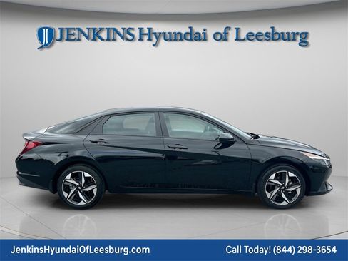 Certified 2023 Hyundai Elantra SEL w/ Convenience Package image 3