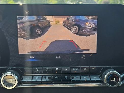 Used 2024 Chevrolet Colorado Z71 w/ Z71 Convenience Package 2 AWD/4WD image 22