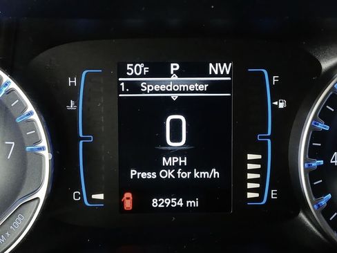 Used 2023 Chrysler Voyager LX image 31