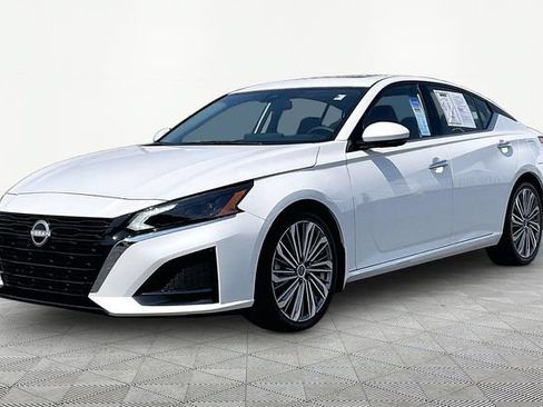Used 2025 Nissan Altima 2.5 SL FWD image 3