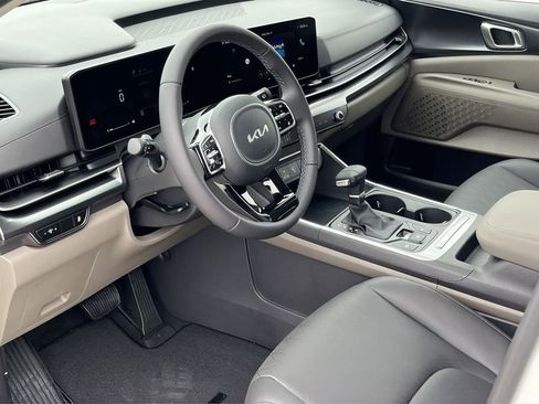 New 2026 Kia Carnival FWD image 10