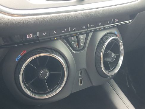 Used 2019 Chevrolet Blazer LT image 28