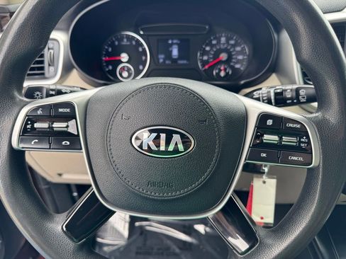 Used 2019 Kia Sorento FWD image 17