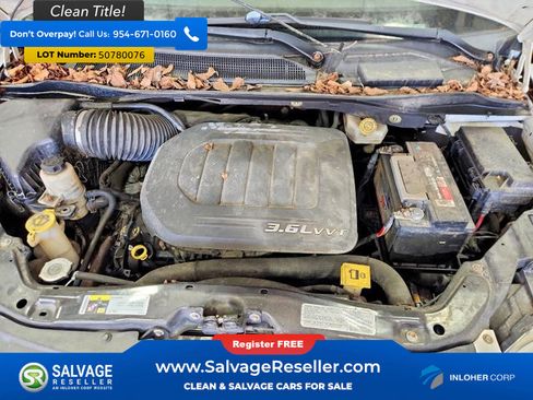 Used 2013 Chrysler Town & Country Touring FWD image 16