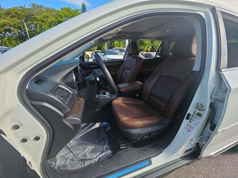 Used 2019 Subaru Outback 3.6R Touring image 4