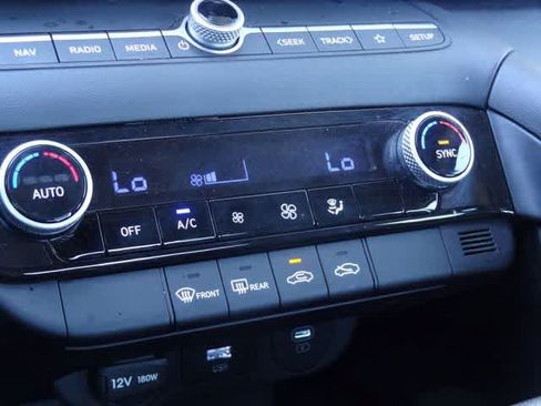 Used 2024 Hyundai Elantra SEL FWD image 37