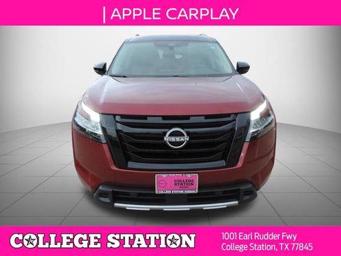 Used 2023 Nissan Pathfinder Platinum w/ Black Appearance Package FWD image 9