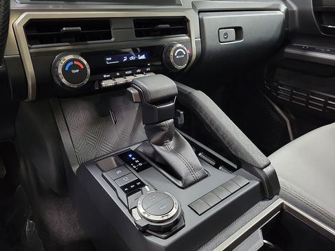 Certified 2025 Toyota Tacoma SR5 AWD/4WD image 17