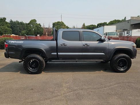 Used 2021 Toyota Tacoma TRD Off-Road AWD/4WD image 8