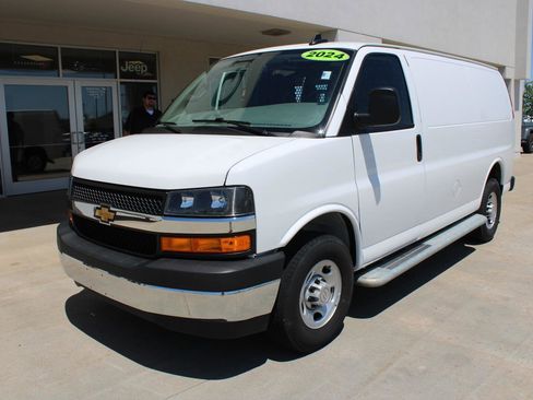 Used 2024 Chevrolet Express 2500 w/ Driver Convenience Package RWD image 2