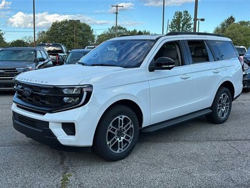 New 2025 Ford Expedition Active image 2
