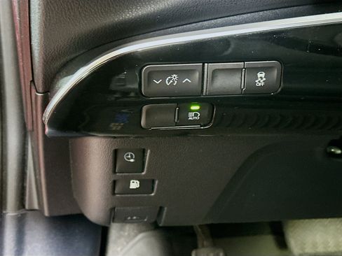 Used 2021 Toyota Prius Prime XLE image 16