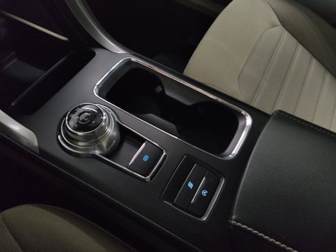 Used 2020 Ford Fusion SE FWD image 26